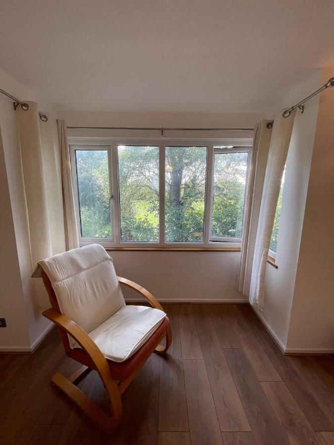 Lovely 2 Bedroom Flat With Free Parking, Great Transport Links To Central London, The Excel Centre, Canary Wharf And The O2! Ngoại thất bức ảnh