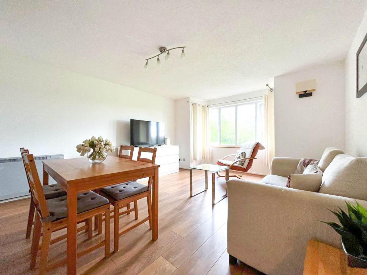 Lovely 2 Bedroom Flat With Free Parking, Great Transport Links To Central London, The Excel Centre, Canary Wharf And The O2! Ngoại thất bức ảnh
