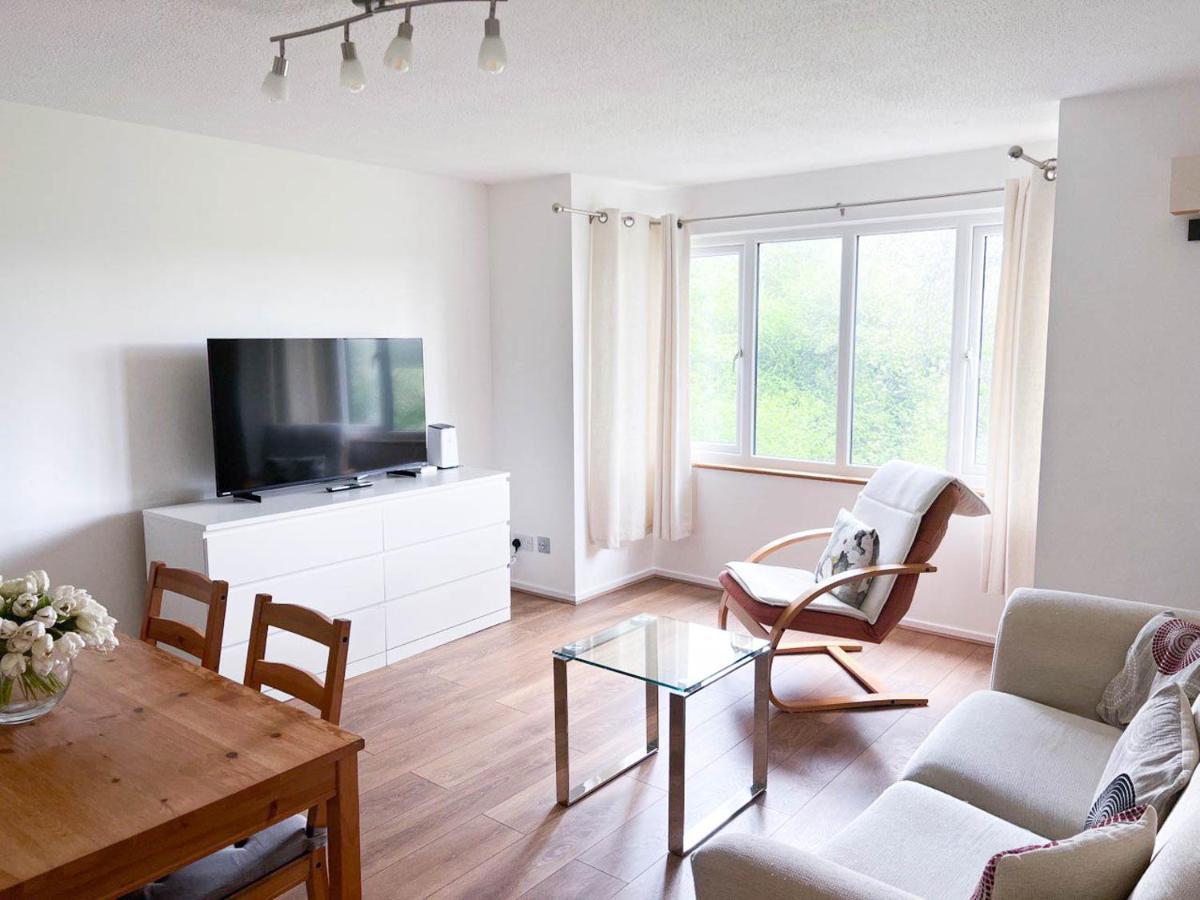 Lovely 2 Bedroom Flat With Free Parking, Great Transport Links To Central London, The Excel Centre, Canary Wharf And The O2! Ngoại thất bức ảnh